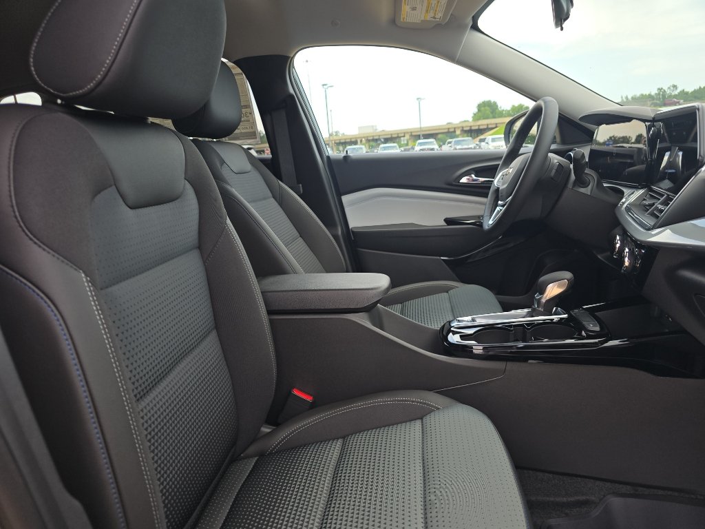 New 2026 Chevrolet Trax LT w/ Driver Confidence Package FWD image 17