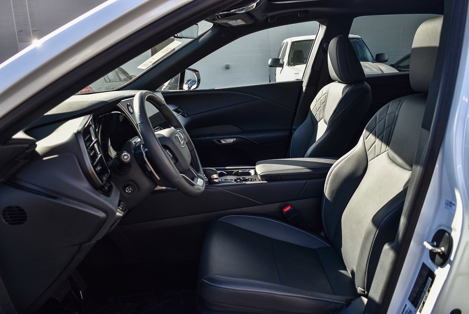 Used 2025 Lexus RX 350h w/ Convenience Package image 17