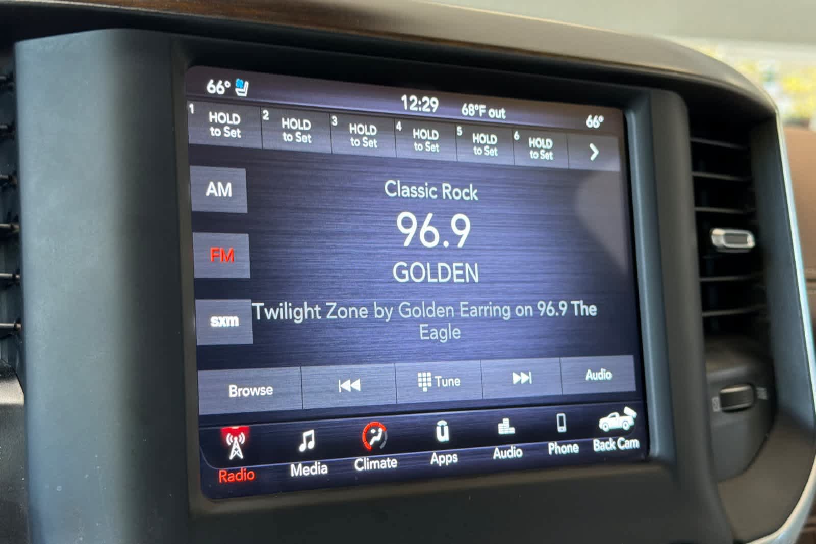 Used 2021 RAM 1500 Laramie AWD/4WD image 19