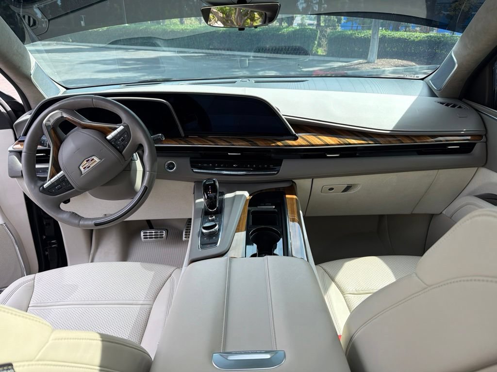 Used 2024 Cadillac Escalade ESV Sport Platinum w/ LPO, ONYX Package AWD/4WD image 9