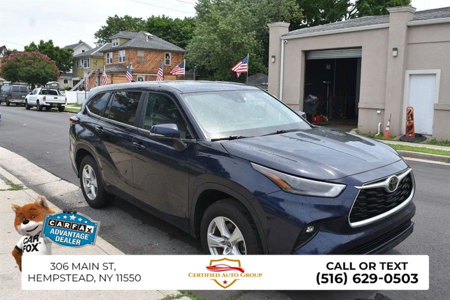 Used 2025 Toyota Highlander LE FWD image 4