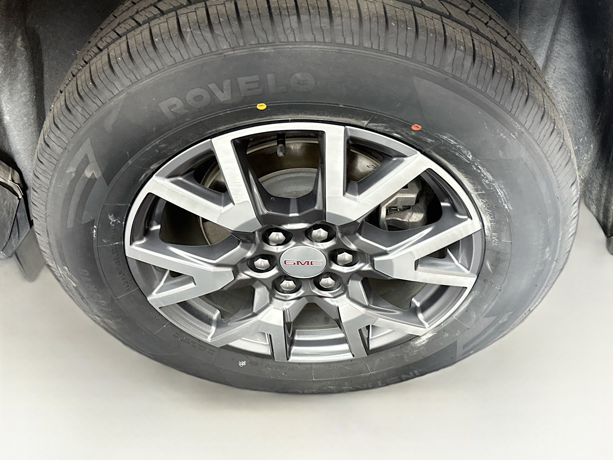Used 2023 GMC Acadia SLT w/ LPO, Floor Liner Package FWD image 11