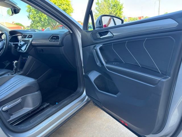 Used 2023 Volkswagen Tiguan SE w/ Panoramic Sunroof Package FWD image 10