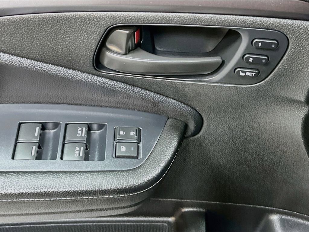 Used 2025 Honda Passport EX-L image 17