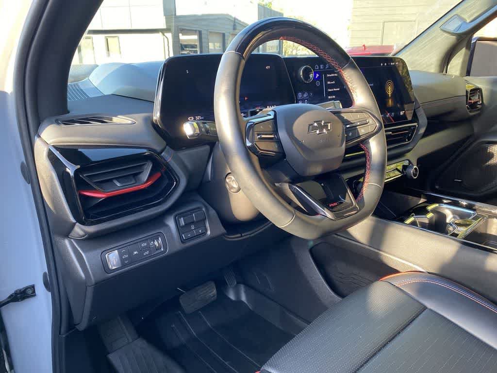 Used 2025 Chevrolet Silverado EV RST AWD/4WD image 2