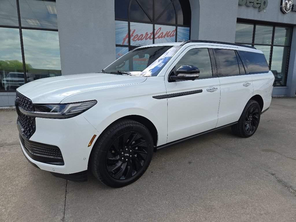 Used 2025 Lincoln Navigator Reserve w/ Jet Appearance Package AWD/4WD image 4