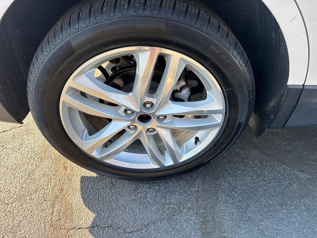 Used 2018 Chevrolet Equinox Premier AWD/4WD image 17