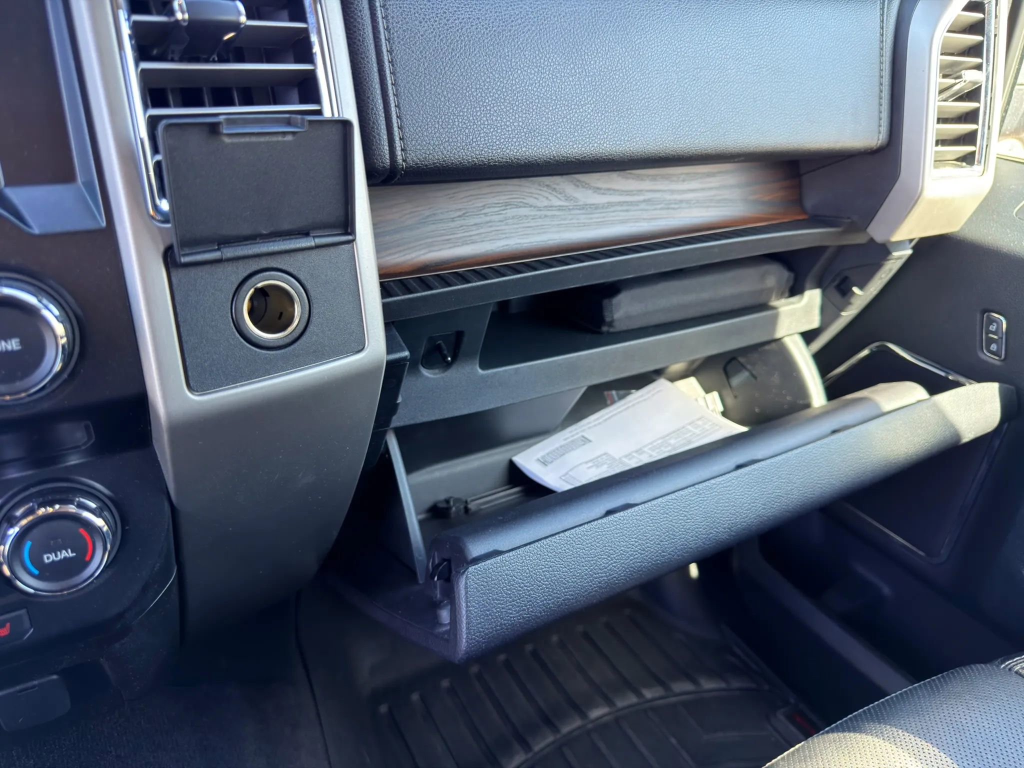 Used 2016 Ford F150 Lariat image 29