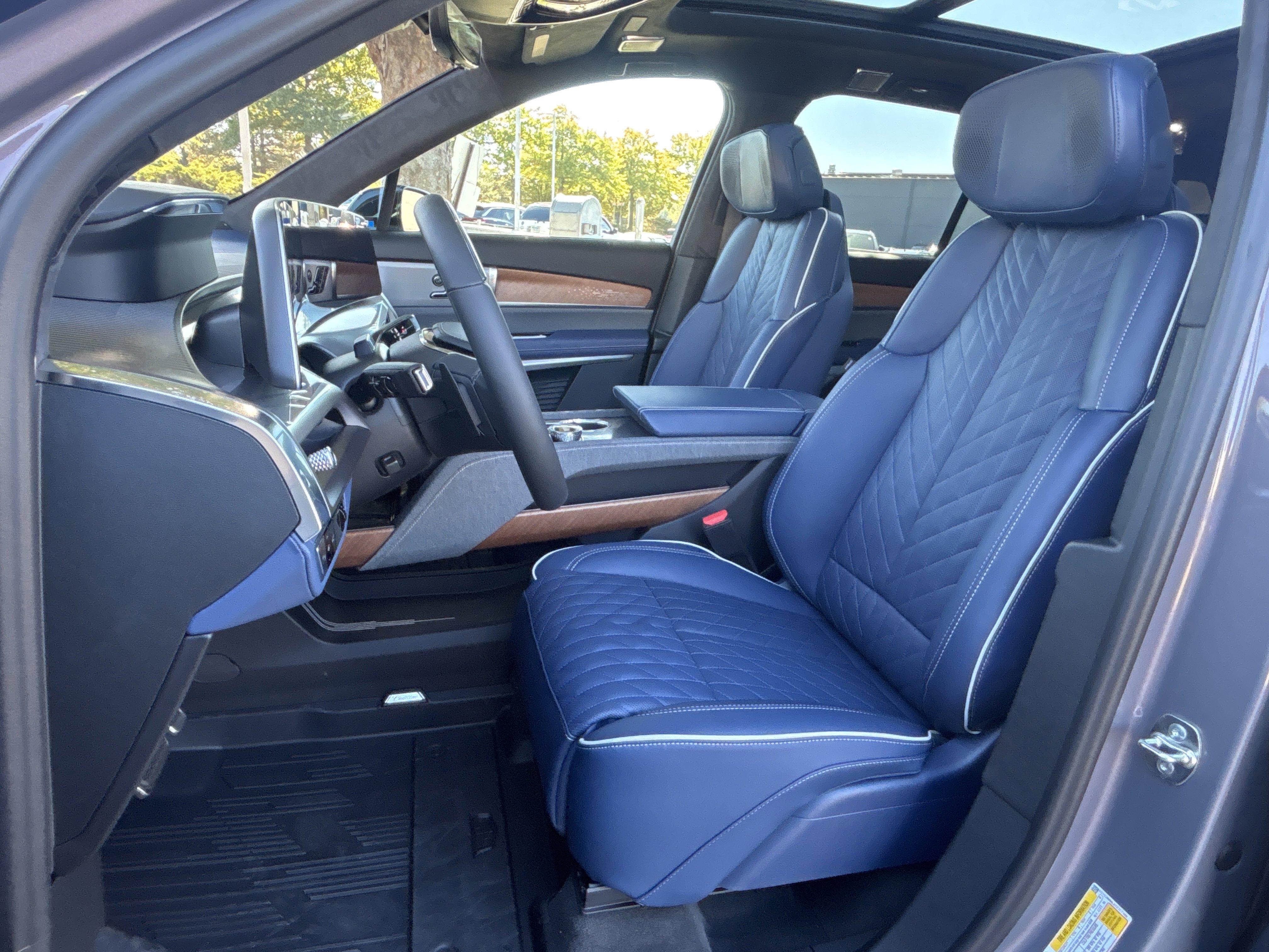 New 2026 Cadillac Vistiq Premium Luxury w/ LPO, Floor Liner Package image 27