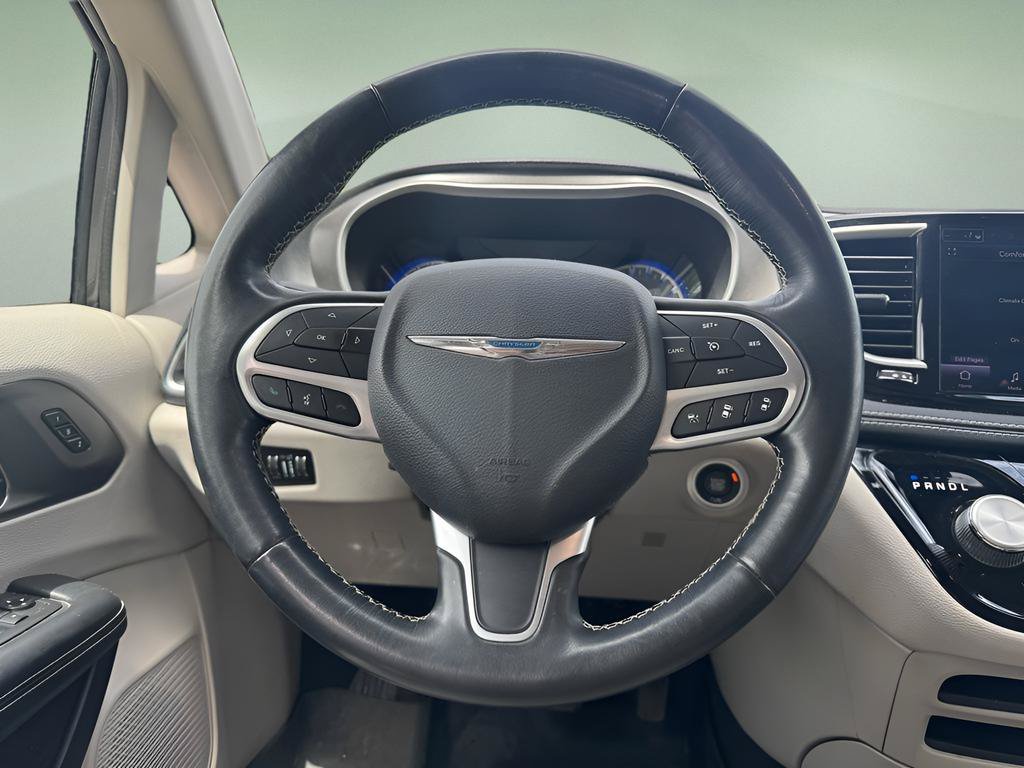 Used 2021 Chrysler Pacifica Touring-L FWD image 20
