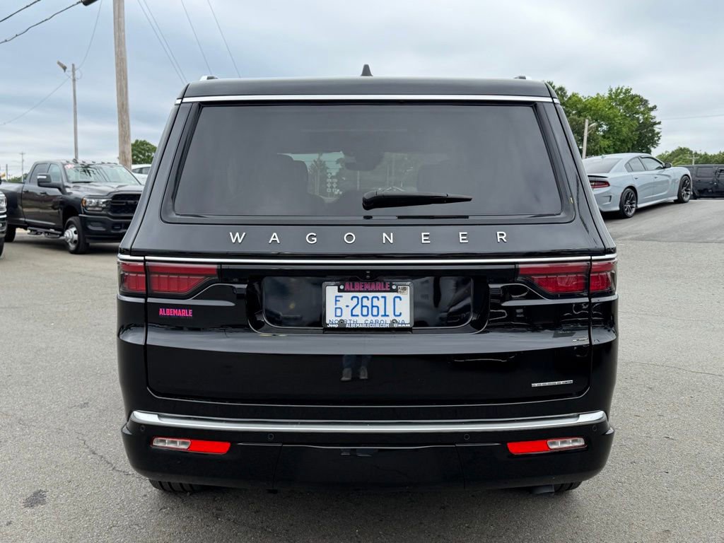 Used 2024 Jeep Wagoneer Series III w/ Premium Group I AWD/4WD image 4