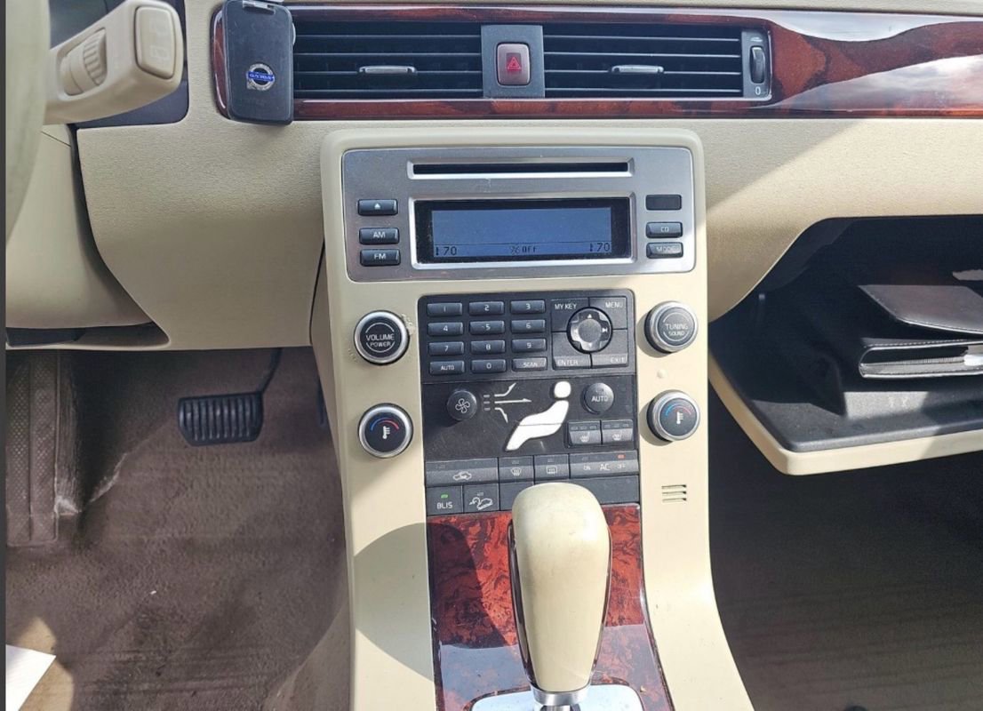 Used 2008 Volvo XC70 3.2 image 9