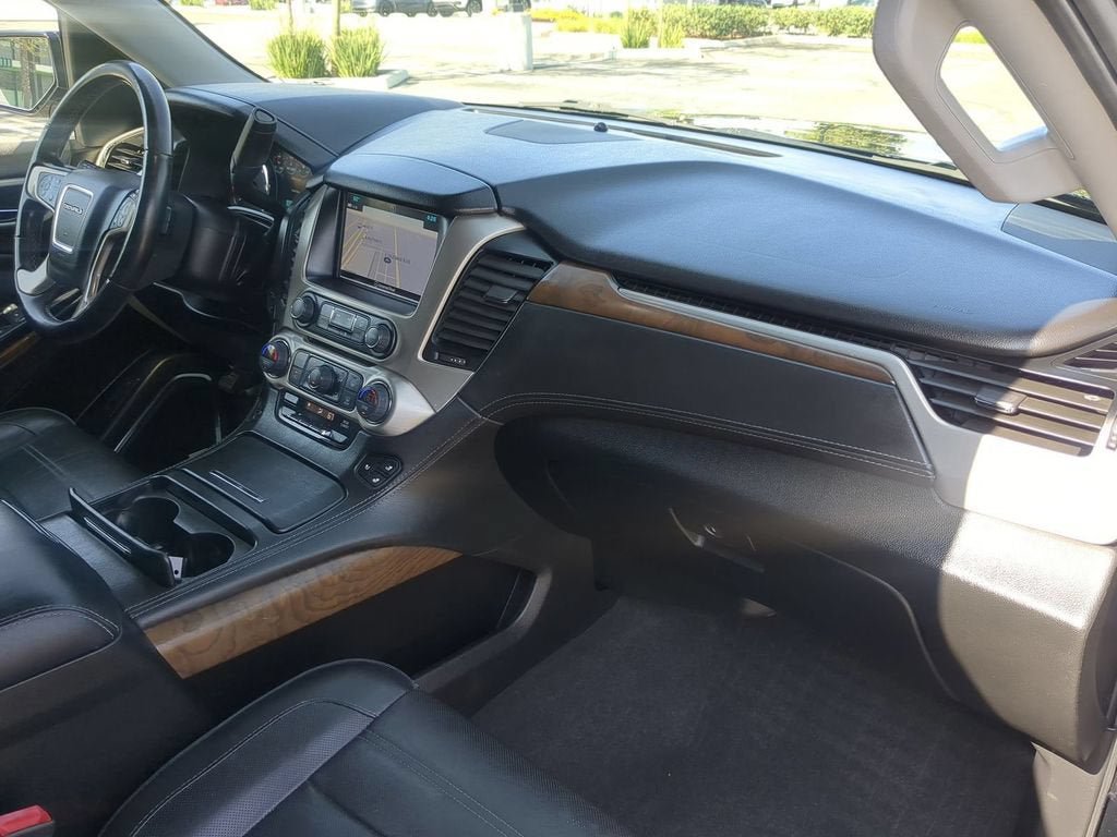 Used 2020 GMC Yukon XL Denali AWD/4WD image 32