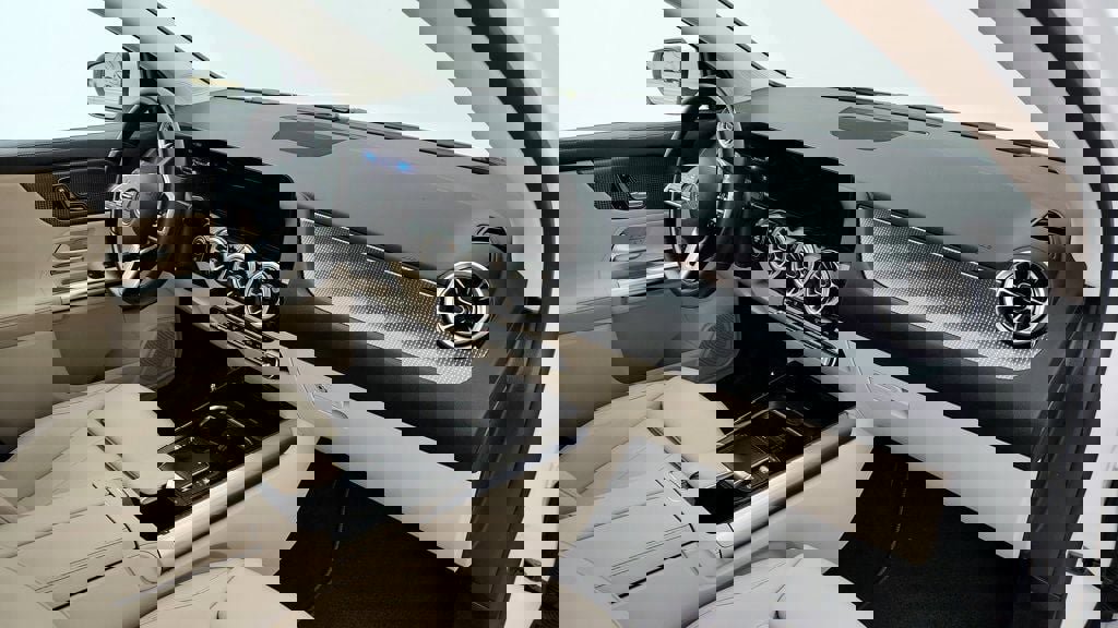 Used 2023 Mercedes-Benz GLA 250 w/ Premium Package image 24