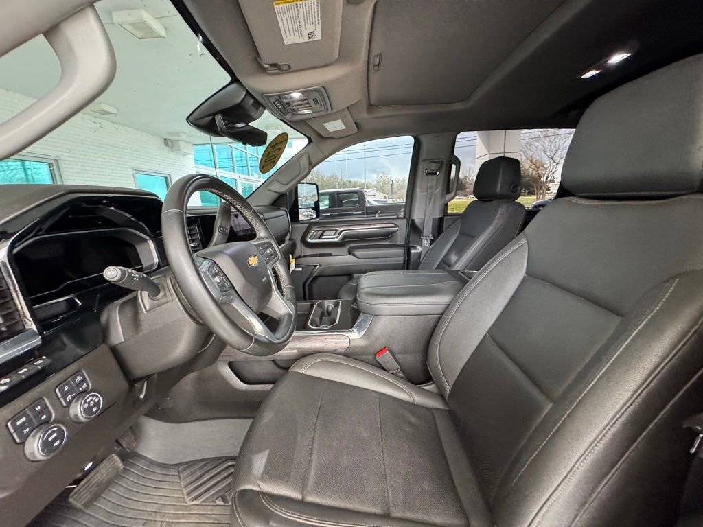 Used 2024 Chevrolet Silverado 2500 LTZ w/ LTZ Convenience Package image 12