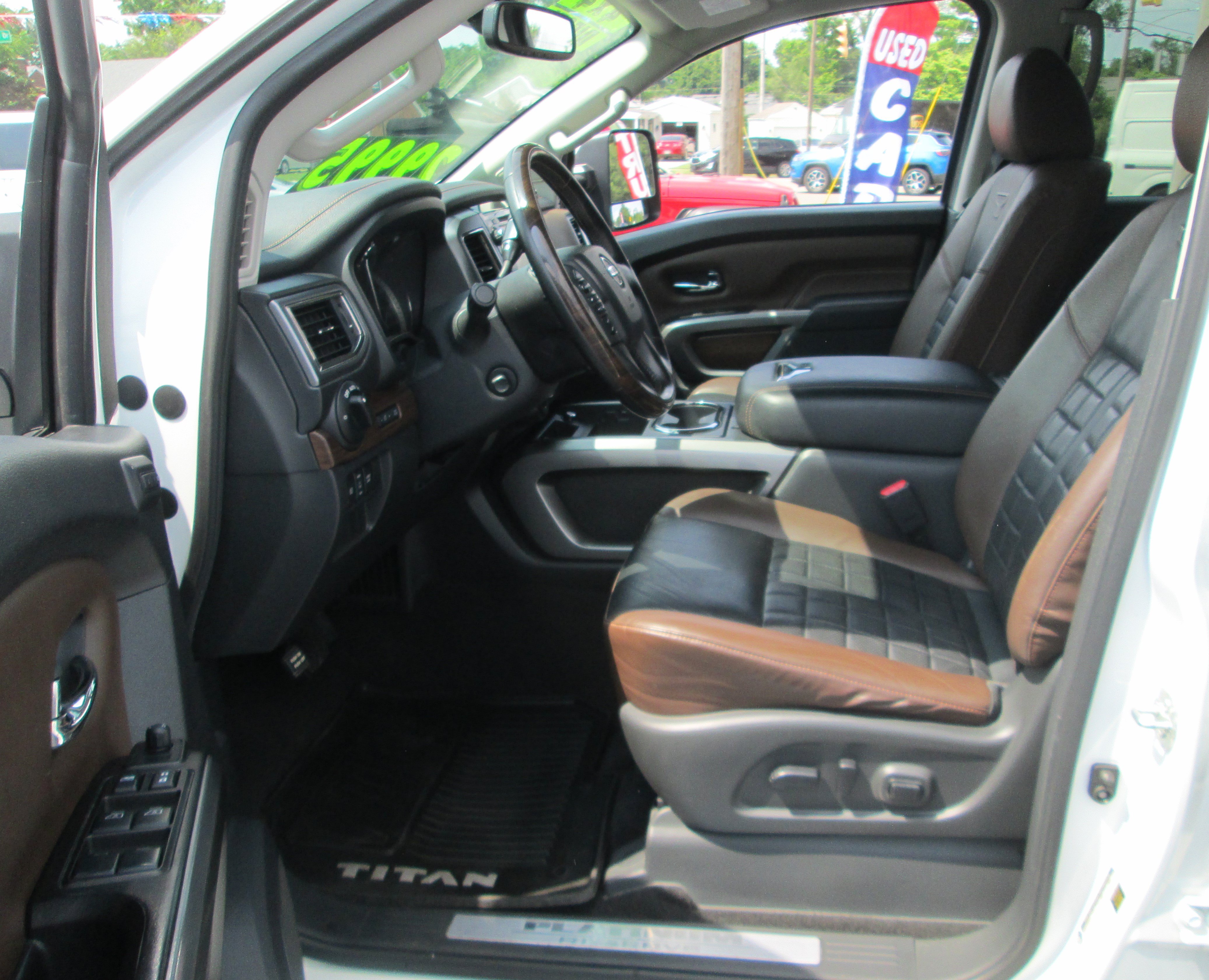 Used 2019 Nissan Titan Platinum Reserve w/ Platinum Utility Package AWD/4WD image 13