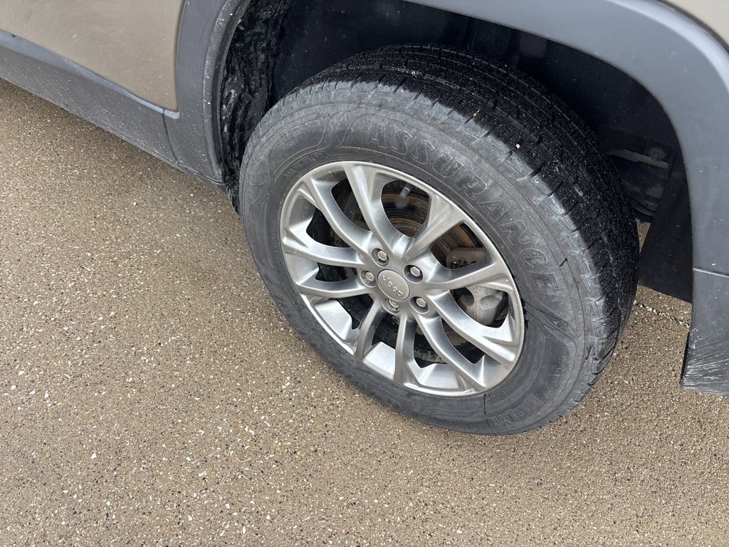 Used 2020 Jeep Cherokee Latitude Plus w/ Cold Weather Group image 8