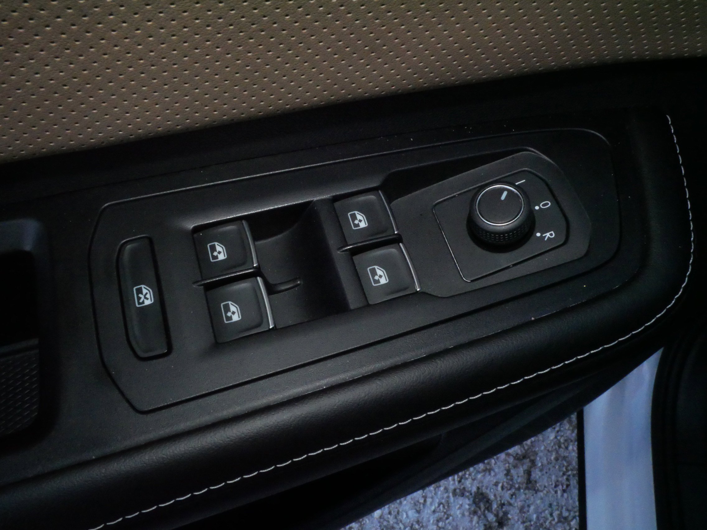 Certified 2024 Volkswagen Atlas Cross Sport SE image 19