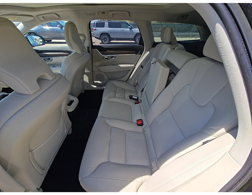 Used 2022 Volvo V90 B6 Cross Country w/ Climate Package AWD/4WD image 7