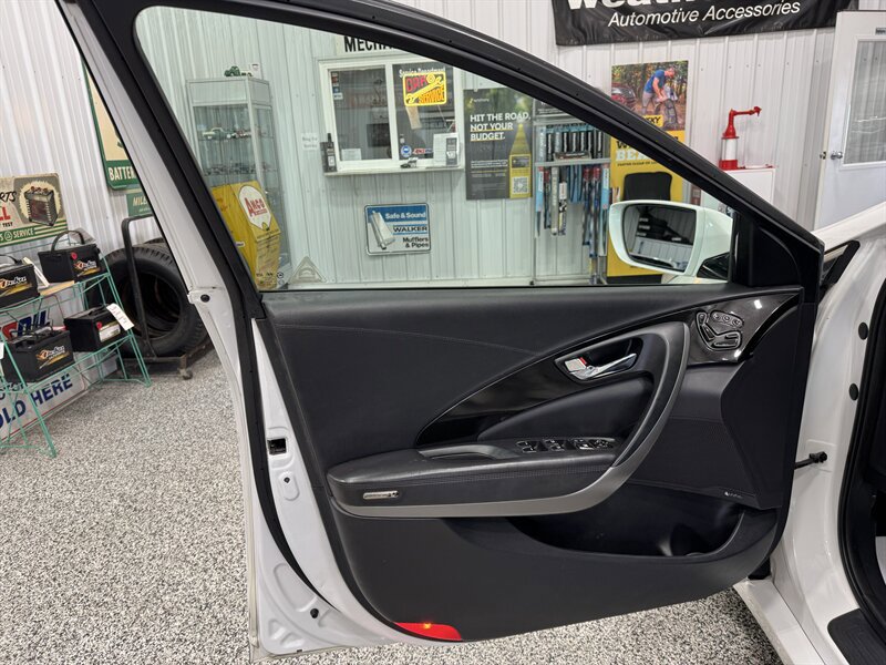 Used 2013 Hyundai Azera GLS w/ Technology Pkg image 22