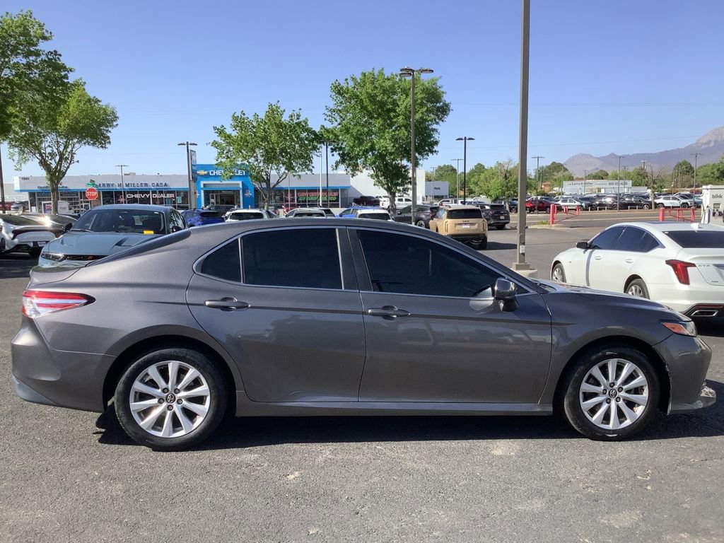 Used 2018 Toyota Camry LE FWD image 28
