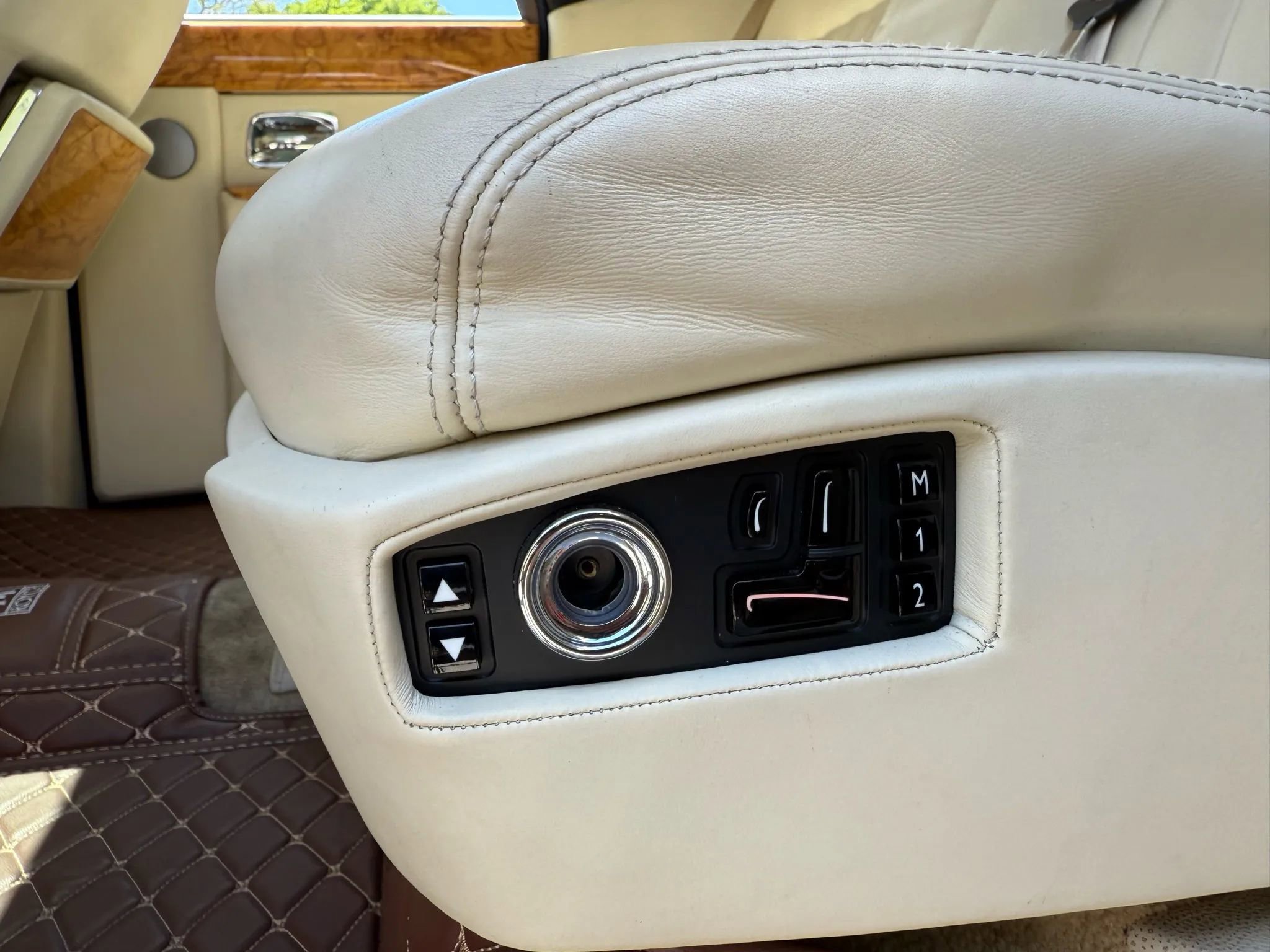 Used 2011 Rolls-Royce Phantom Sedan RWD image 29