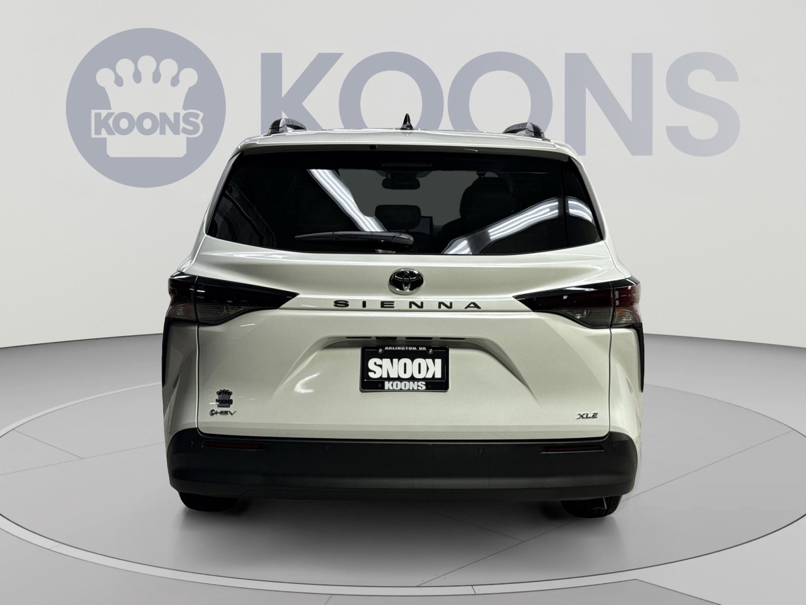 Used 2026 Toyota Sienna XLE FWD image 19