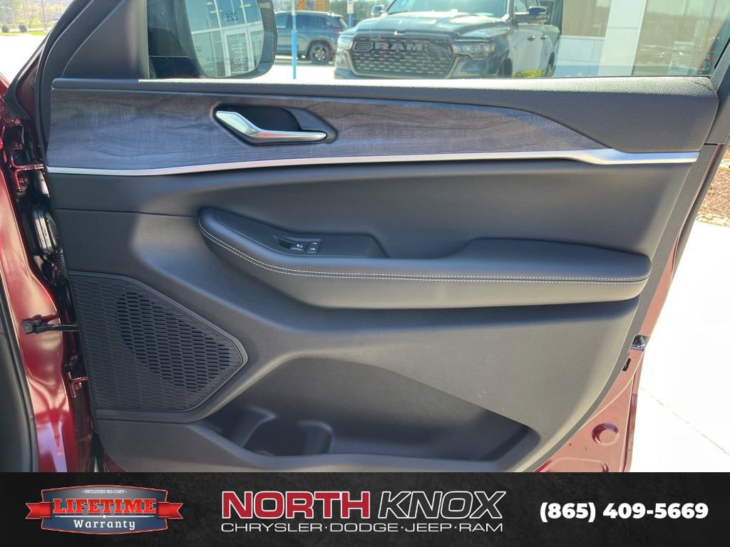 New 2026 Jeep Grand Cherokee Altitude image 28