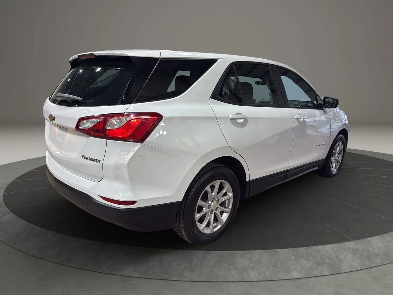 Used 2020 Chevrolet Equinox LS image 5