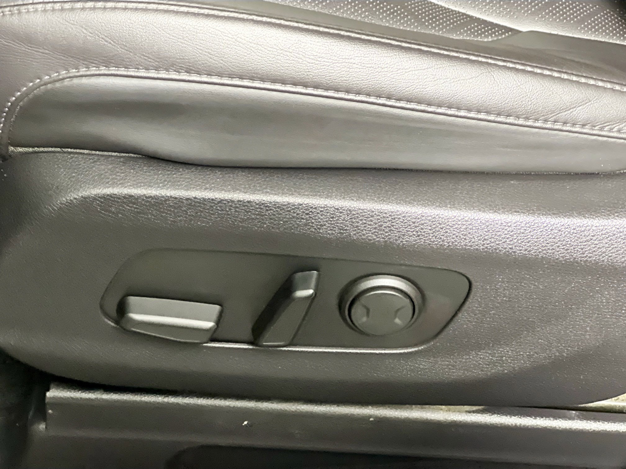 Used 2023 Kia Carnival LX image 15