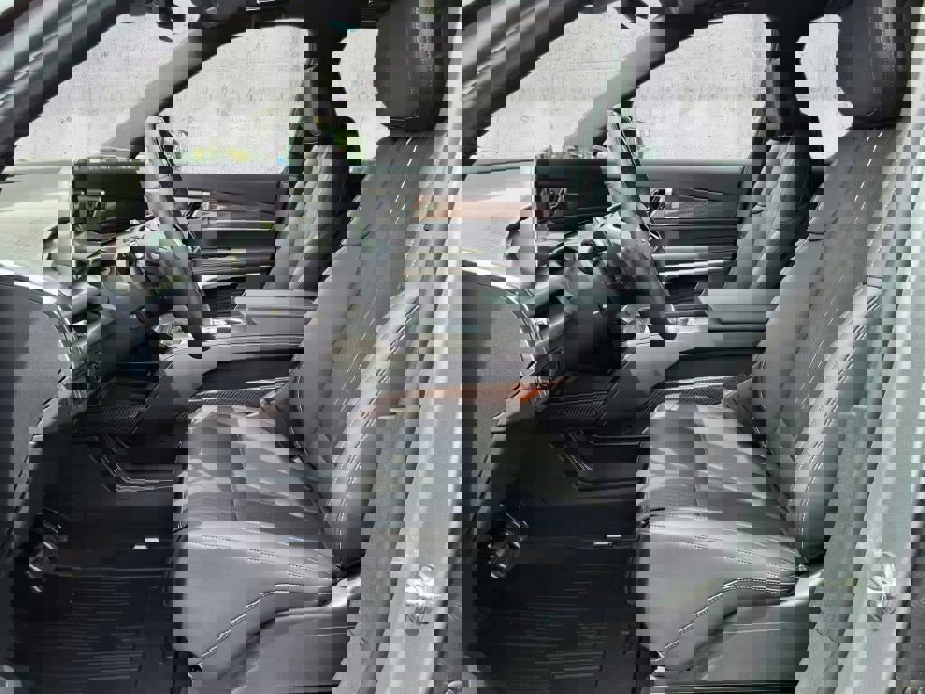 New 2026 Cadillac Vistiq Sport w/ LPO, Floor Liner Package image 4