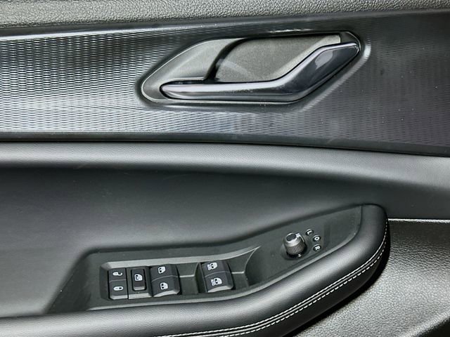 New 2025 Jeep Grand Cherokee Altitude image 12