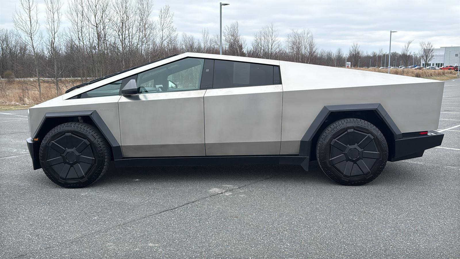 Used 2024 Tesla Cybertruck AWD Crew Cab image 12