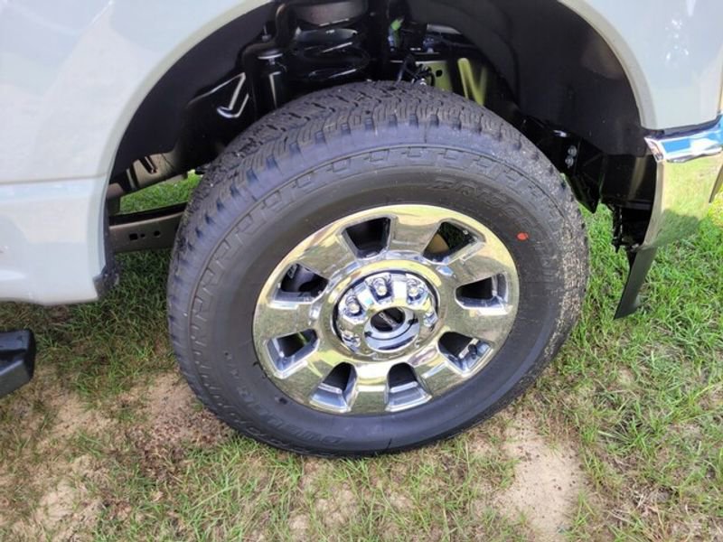 New 2025 Ford F250 Lariat w/ Chrome Package image 15
