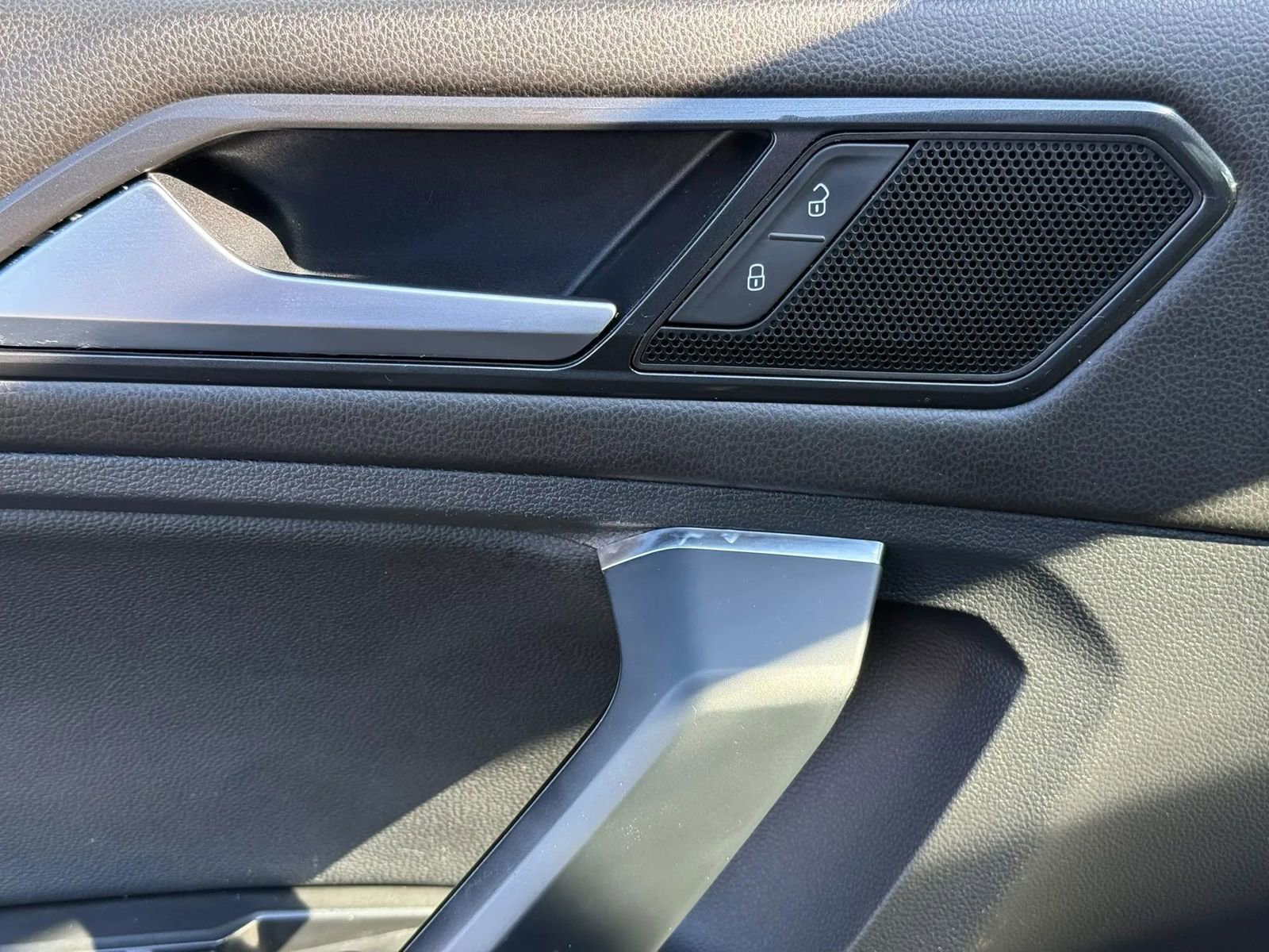 Used 2018 Volkswagen Tiguan SE image 20