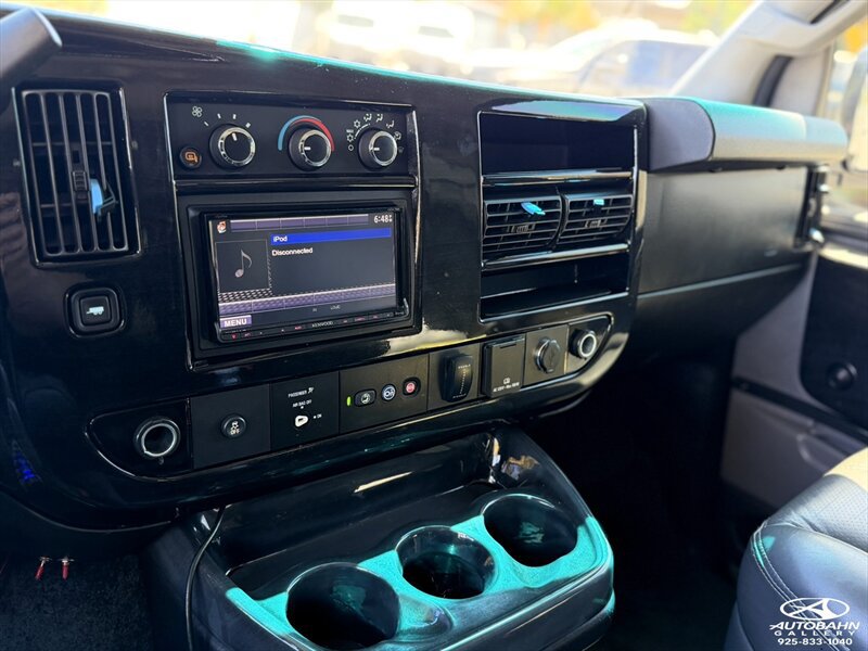 Used 2017 GMC Savana 2500 RWD image 18