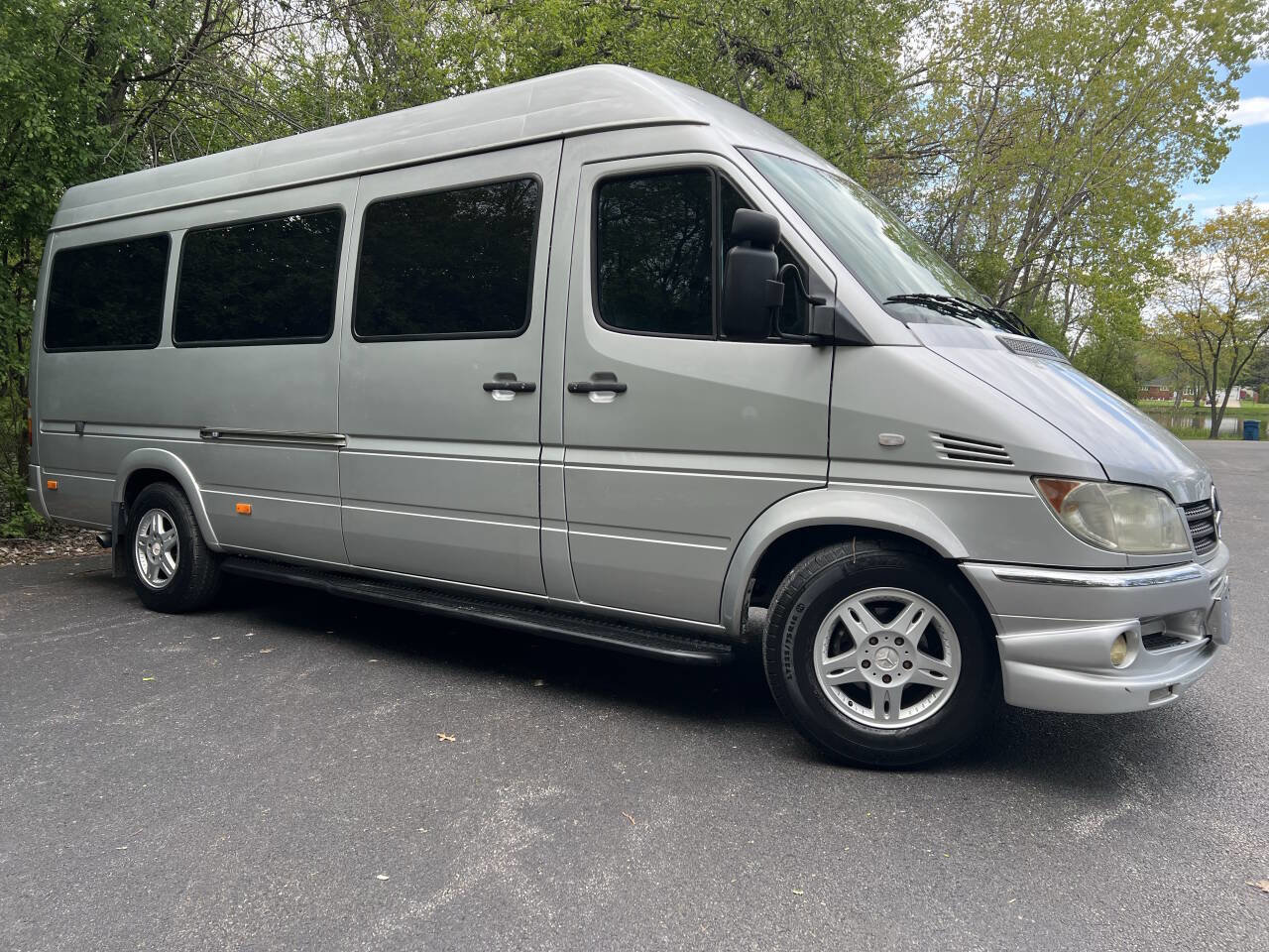 Used 2005 Dodge Sprinter 2500 w/ Cooling Group RWD image 16