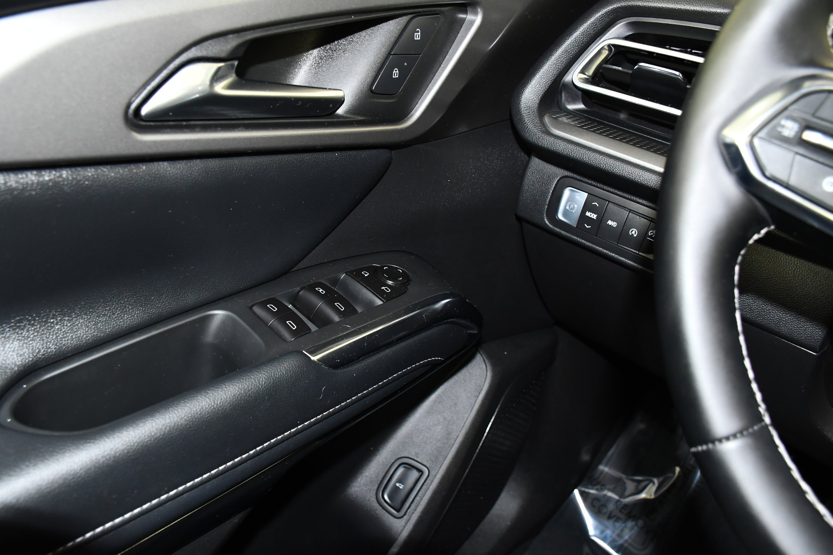 Used 2026 Chevrolet Traverse LT image 32