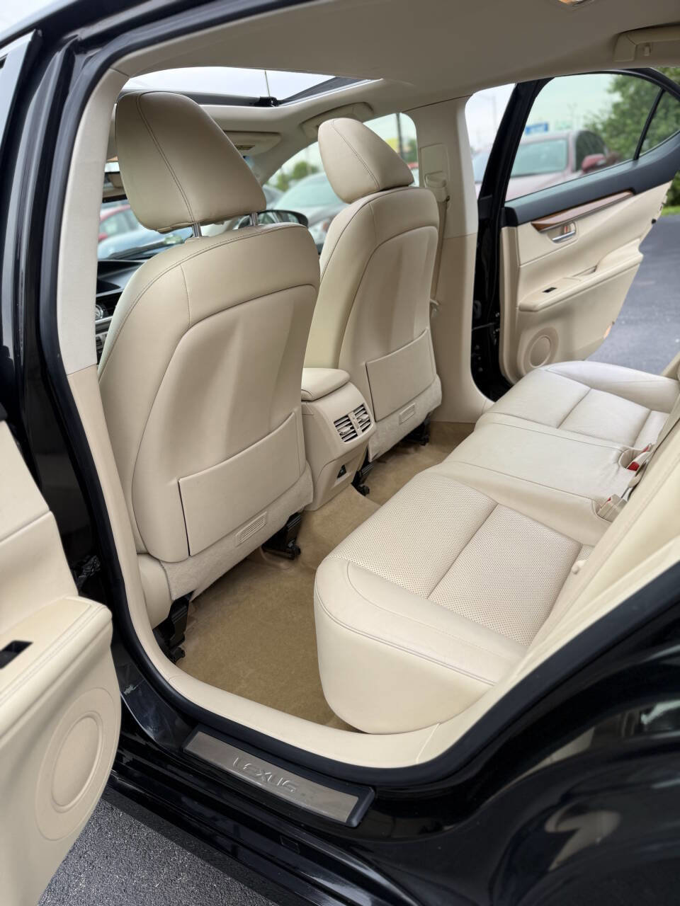 Used 2015 Lexus ES 300h w/ Navigation System Package FWD image 31