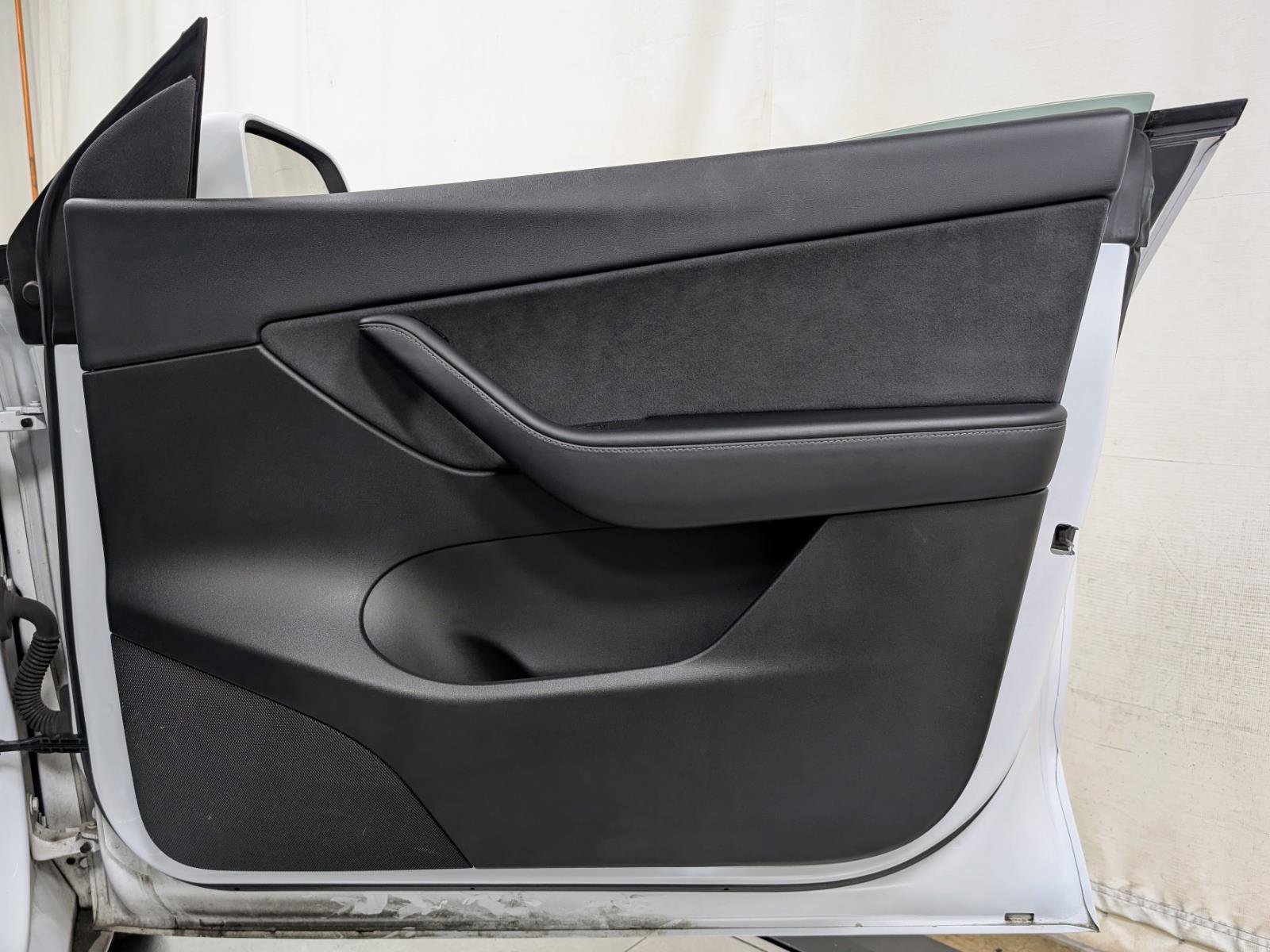 Used 2020 Tesla Model Y Long Range image 23