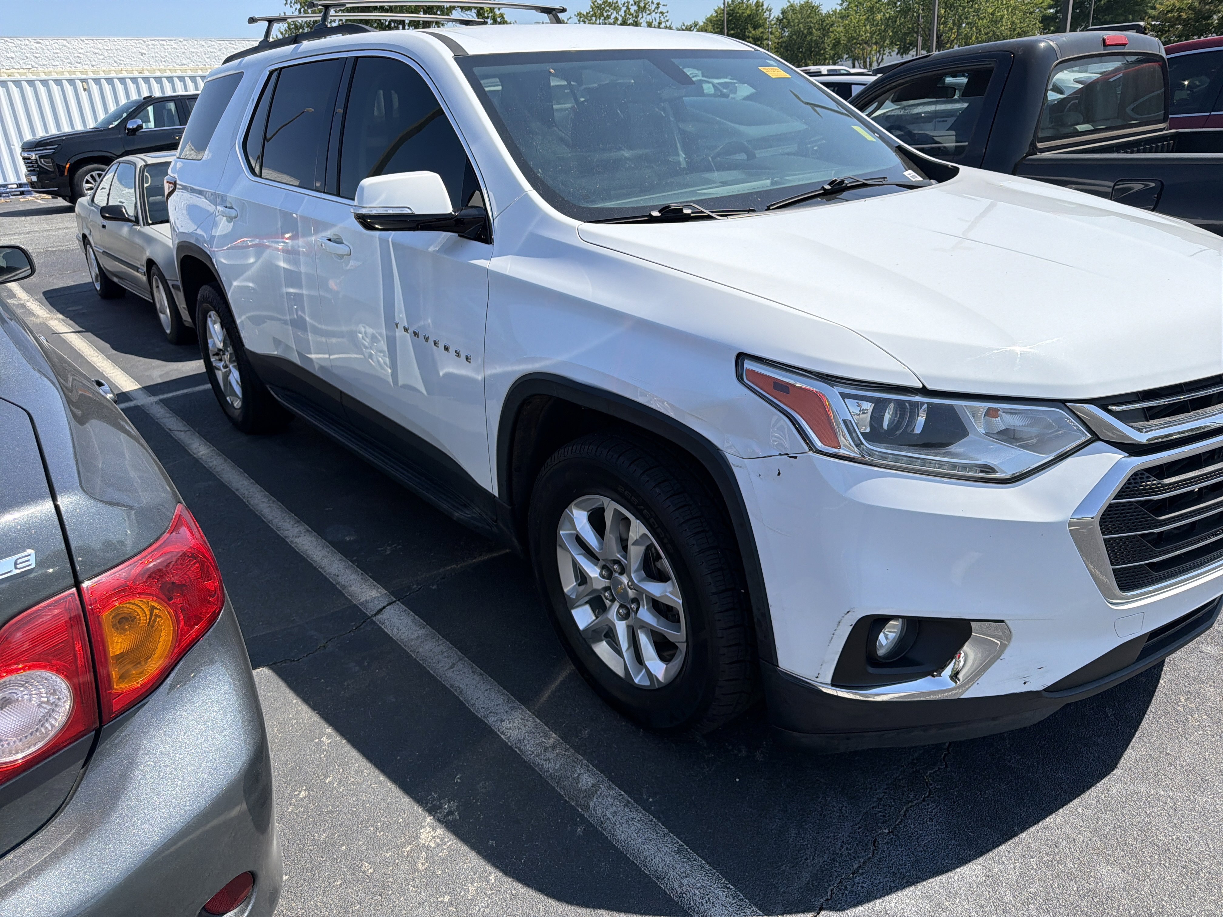 Used 2019 Chevrolet Traverse LT FWD image 2
