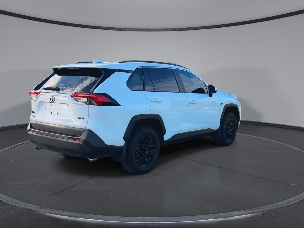 Certified 2025 Toyota RAV4 XLE FWD image 8