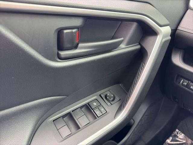 Certified 2019 Toyota RAV4 LE w/ Carpet Mat Package AWD/4WD image 71