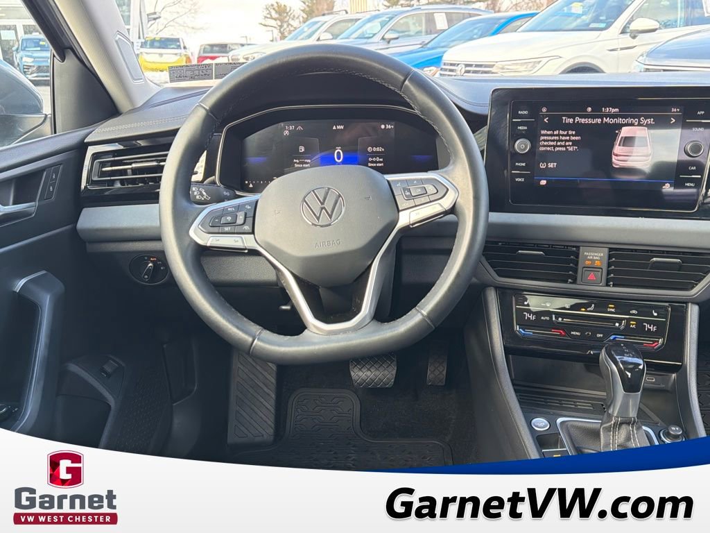 Certified 2025 Volkswagen Jetta SE image 14