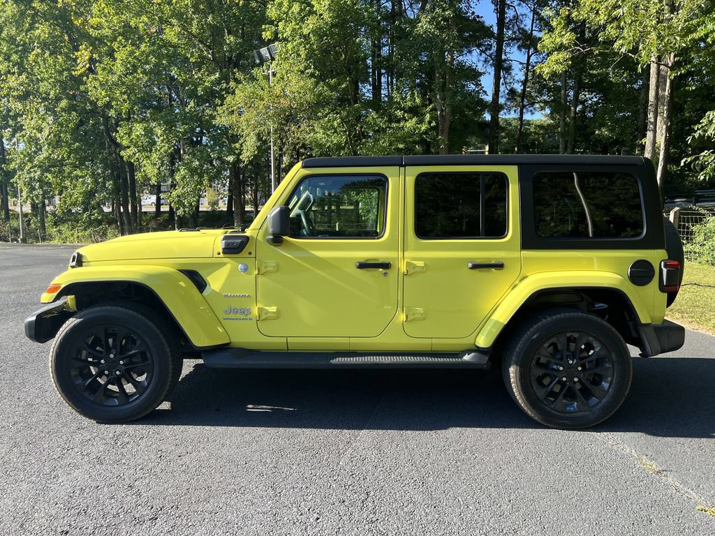 Used 2023 Jeep Wrangler Unlimited Sahara w/ Dual Top Group AWD/4WD image 6