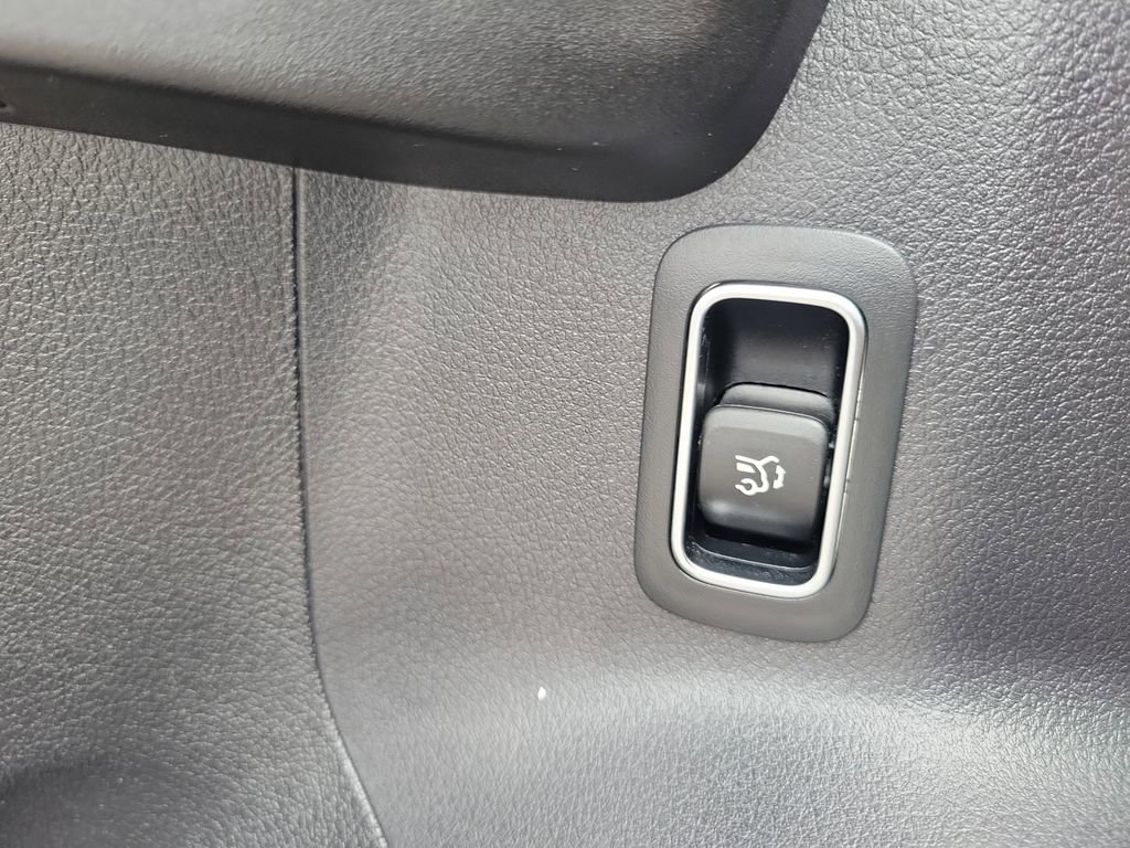 Used 2021 Mercedes-Benz GLB 250 w/ Premium Package image 29