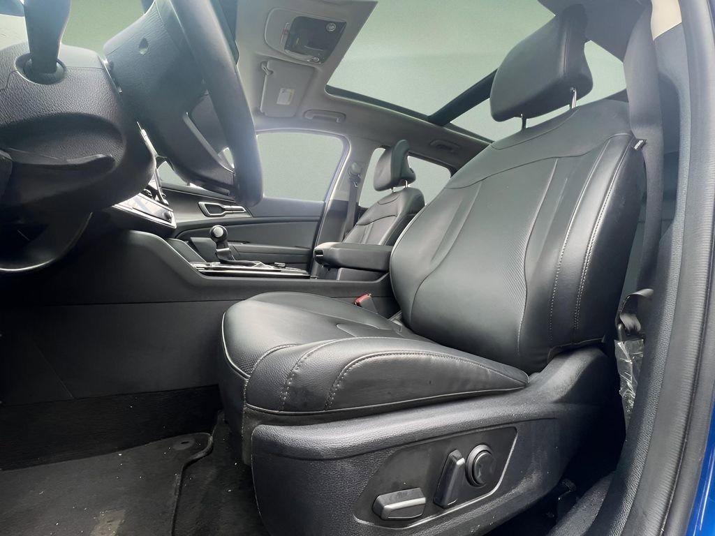 Used 2025 Kia Sportage EX w/ Premium Package image 12