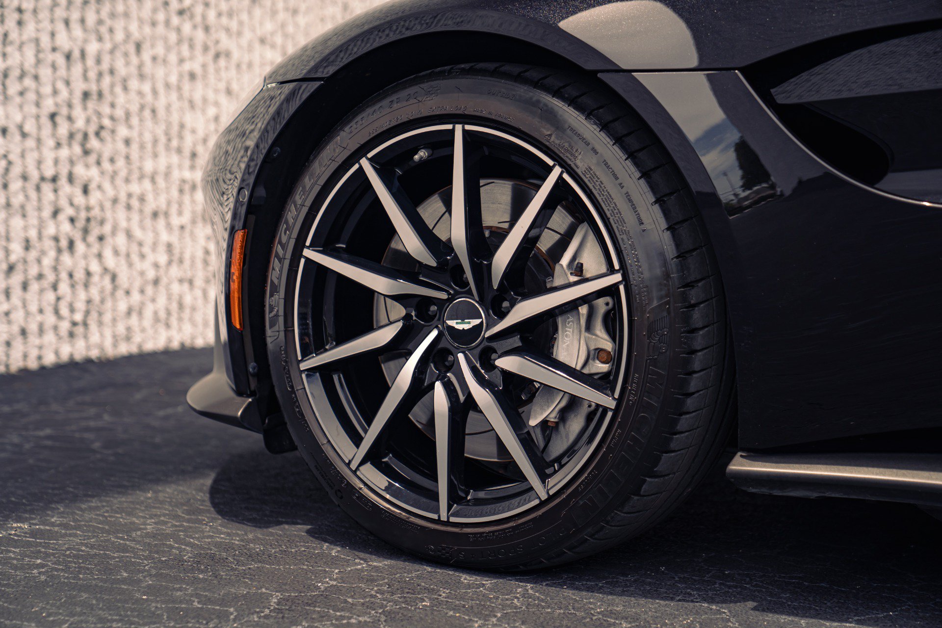 Used 2020 Aston Martin V8 Vantage Coupe RWD image 17