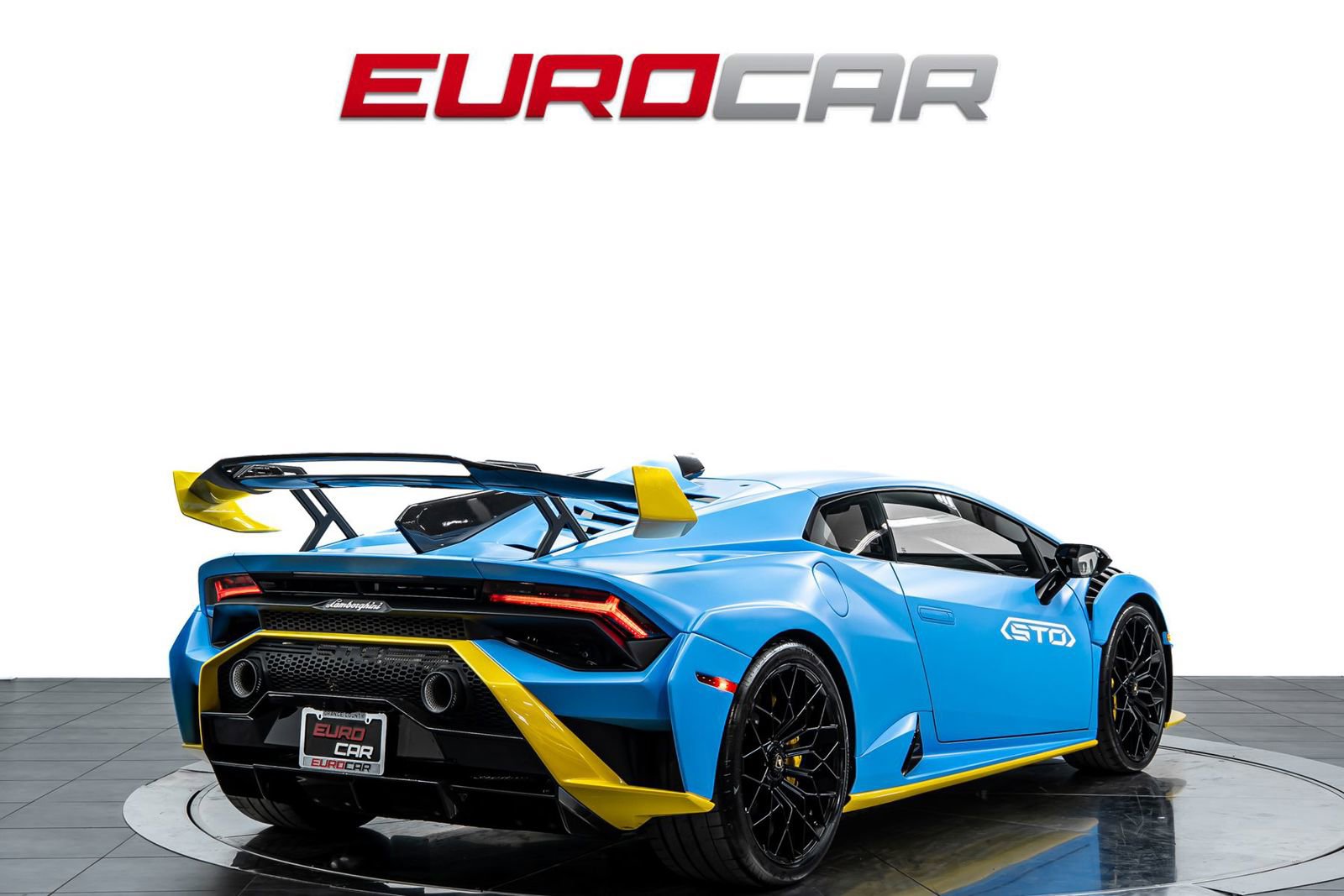 Used 2022 Lamborghini Huracan STO image 5