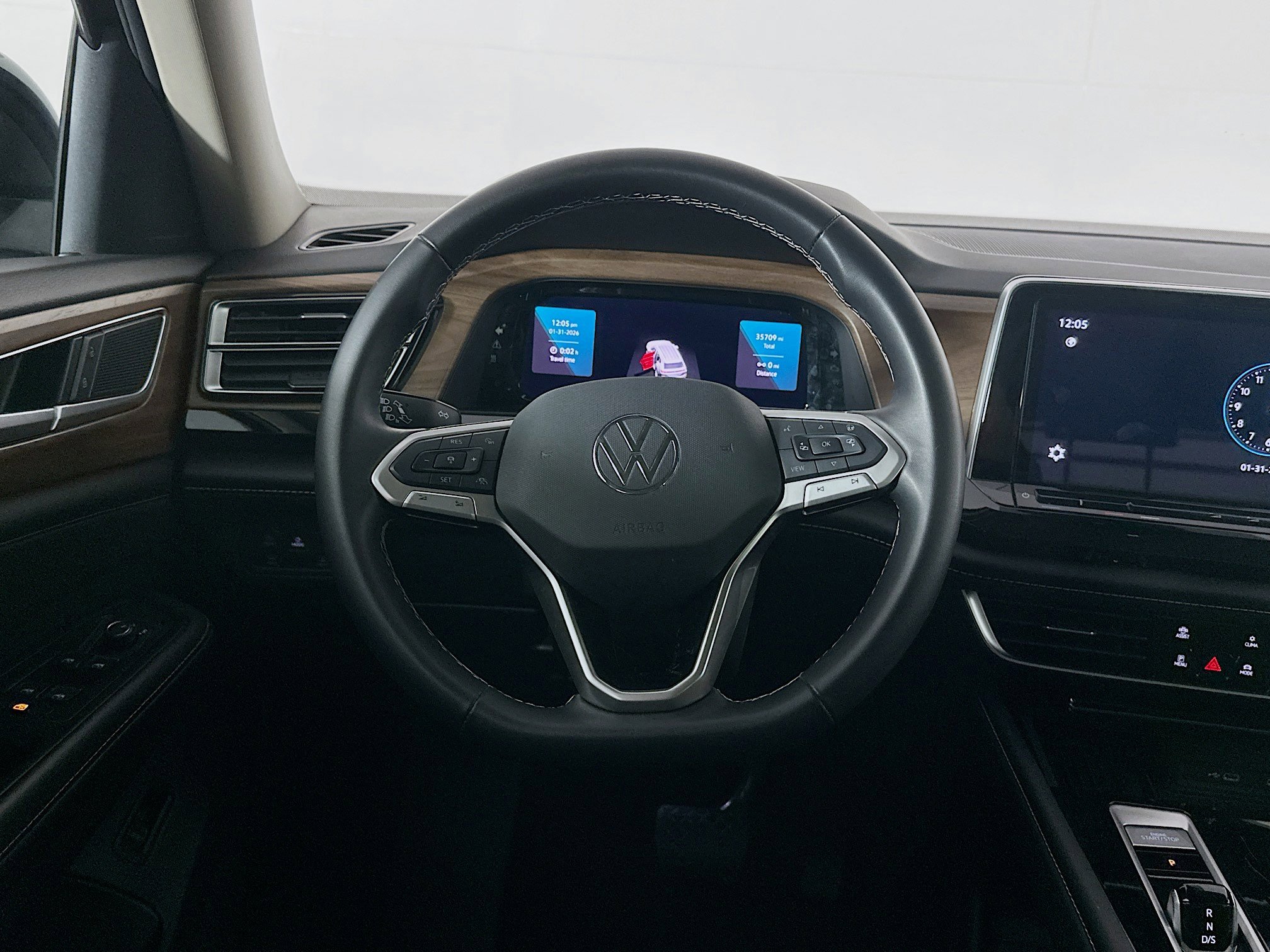 Used 2025 Volkswagen Atlas SE image 18